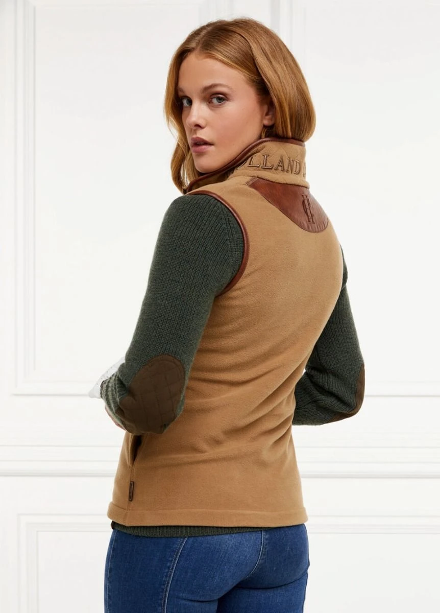 Holland Cooper Country Fleece Gilet - Coffee 2 Holland Cooper Country Fleece Gilet - Coffee - Image 2